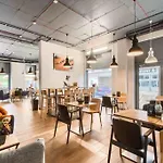 Chic & Luxury Apartment By Mennica Residence